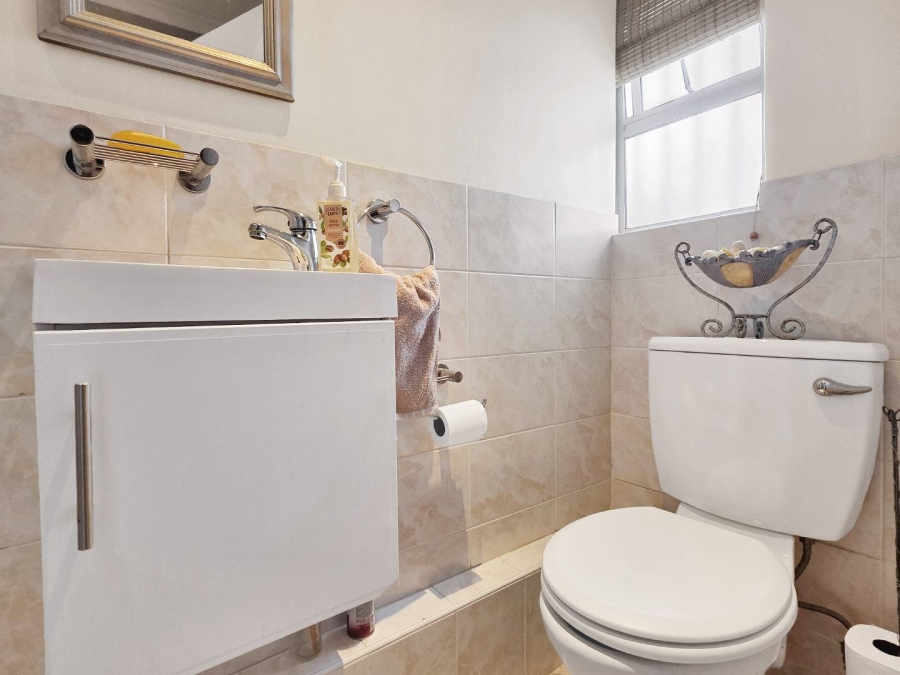 2 Bedroom Property for Sale in Sea Point Western Cape
